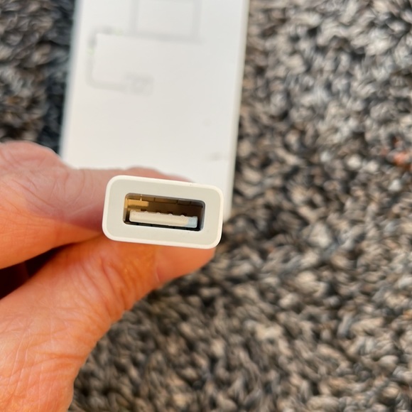 Apple USB-C to USB ADAPTER. - Picture 3 of 8